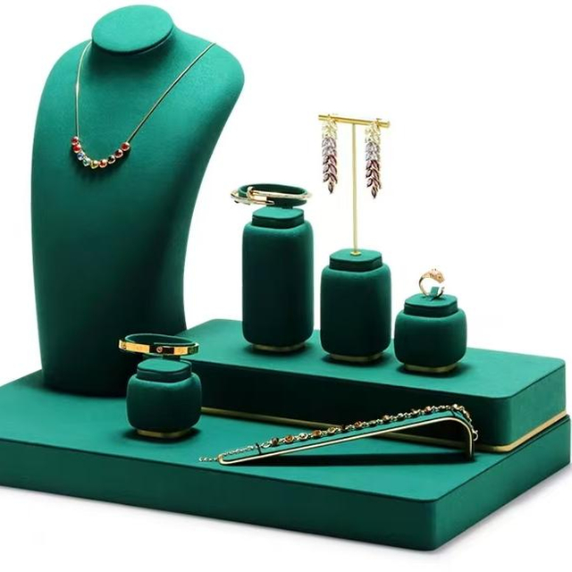 Владелец ювелирных изделий