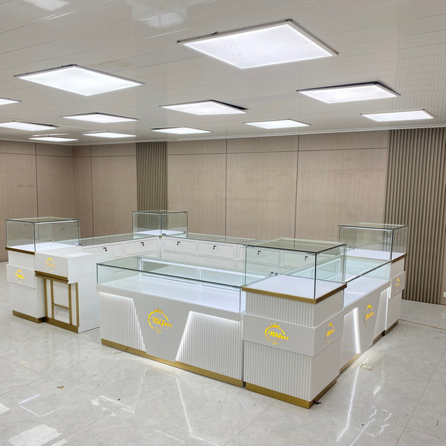 Белый лак -ювелирный шкаф