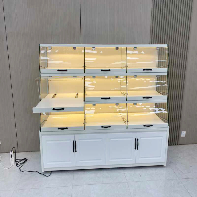 Белый лакированный хлебный шкаф