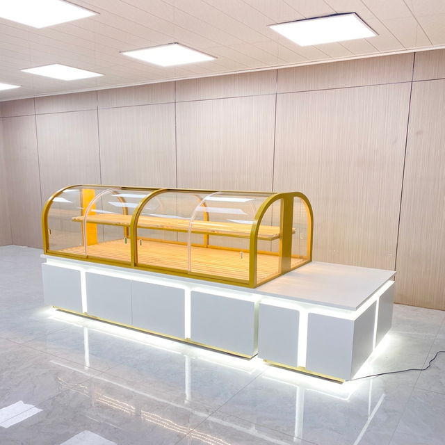 Изогнутый островный хлебный шкаф